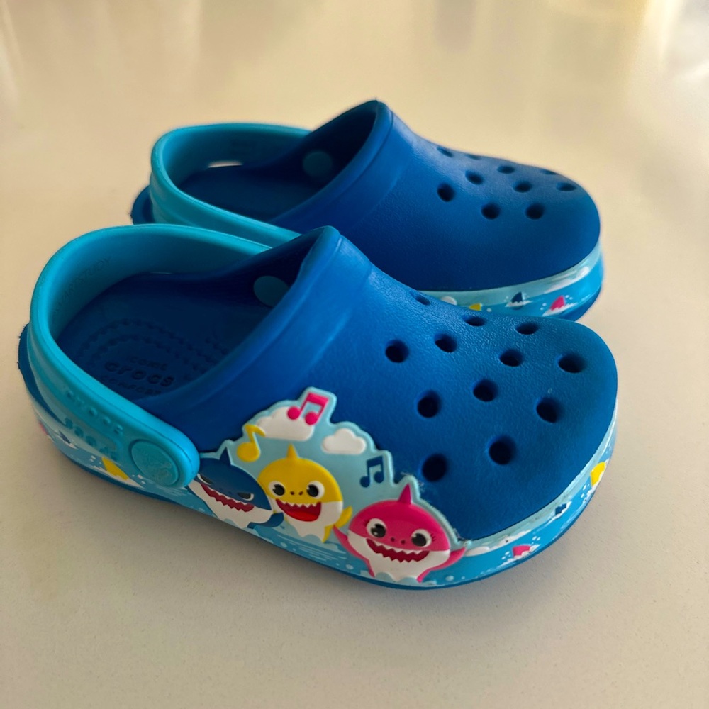 Crocs- Baby Shark Toddler size 6